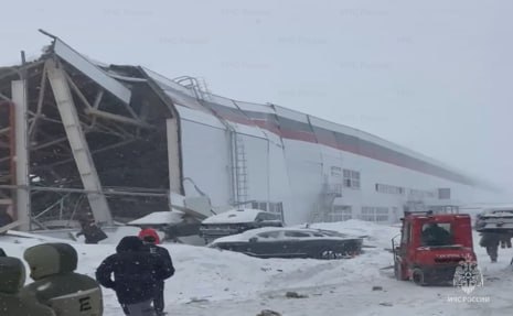 Крыша одного из цехов предприятия «Моторинвест» обрушилась в Липецкой области.