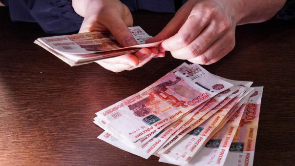 Мошенники "обменяли" пенсионерке 29,9 млн рублей на билеты "банка приколов"