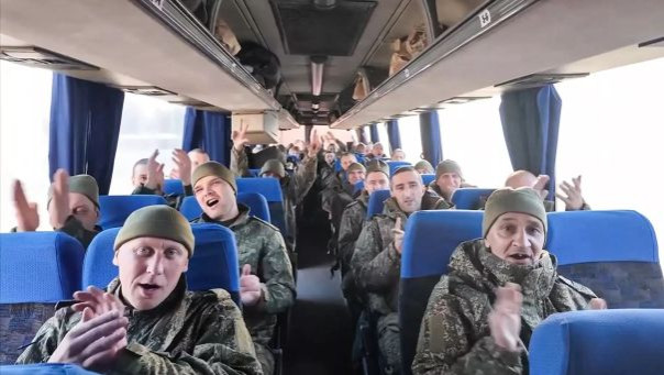 157 российских бойцов вернулись из украинского плена