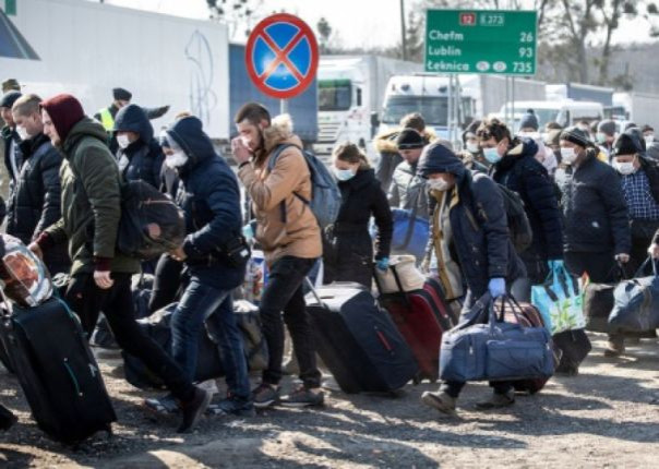 Киев допускает новую волну выезда украинцев в 2026 году — около 200 тысяч