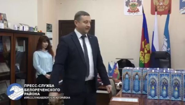 "Из жизни необучаемых": Глава Белореченского района Сергей Сидоренко вручил трём семьям «новых россиян» сертификаты на покупку жилья
