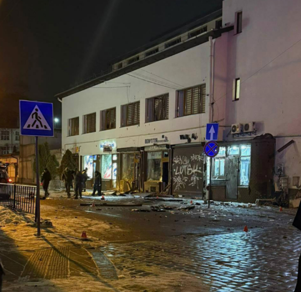 В центре Львова прогремели мощные взрывы, власти говорят о теракте