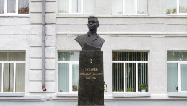 Демонтаж совести. В Харькове уничтожили памятник казнённому нацистами герою-подпольщику