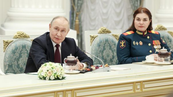 Путин встретился с представительницами разных профессий в преддверии 8 марта