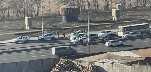 «Концлагерь!» В Киеве огромные пробки на дорогах из-за облавы ТЦК, диванные «нерабы» возмущены