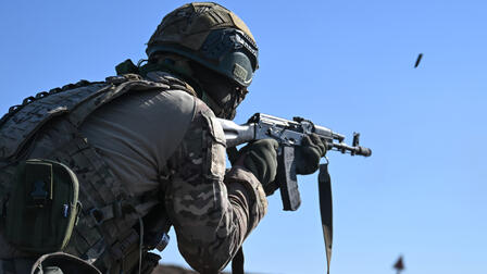 Путин пообещал наградить бойца, в одиночку удерживавшего позиции в ДНР 68 дней