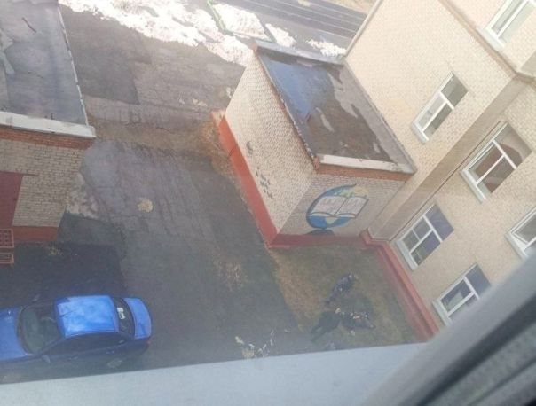 Подросток открыл стрельбу в челябинской школе № 32.