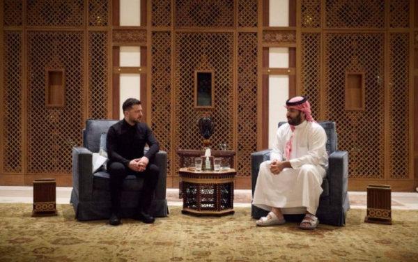 Дональд Трамп обратился к наследному принцу Саудовской Аравии Бин Салману: Он не думал, что придёт и будет целовать мой зад