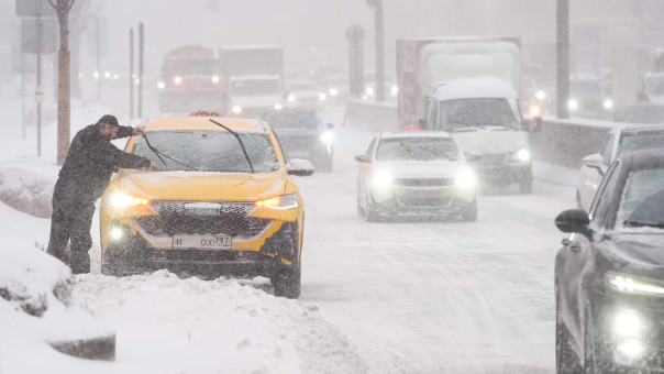 Не машите шашечками: цены на такси во время непогоды снова хотят ограничить