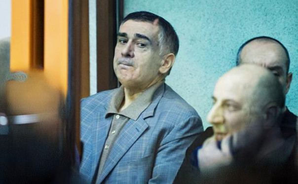 Главарь ОПГ, осужденный на 22 года, имел диплом юридической академии и награды от Ильхама Алиева