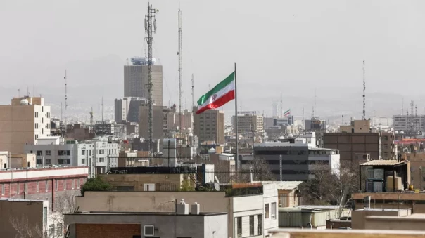 Временный руководящий совет Ирана постановил не атаковать соседние страны