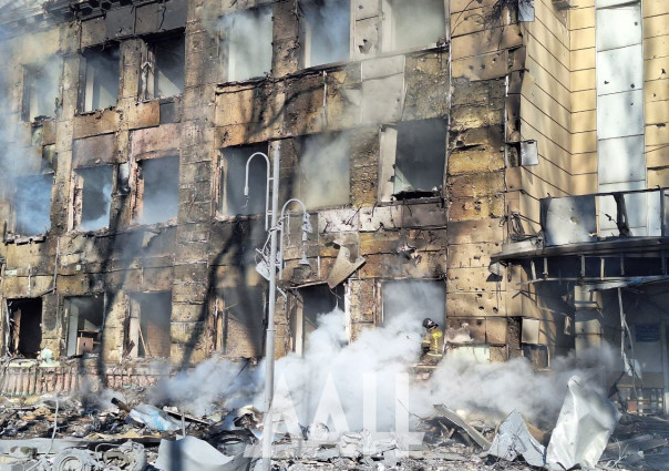 В Донецке укрофашисты ударили по зданию детской городской больницы, повреждены колледж и жилые дома