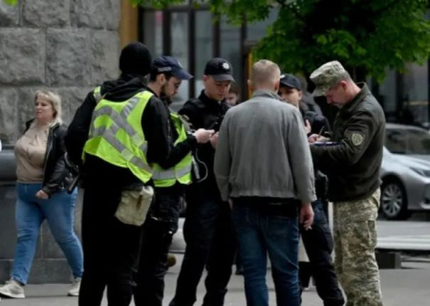 Генштаб ВСУ требует узаконить вторжения ТЦК в дома украинцев ради планов Зеленского