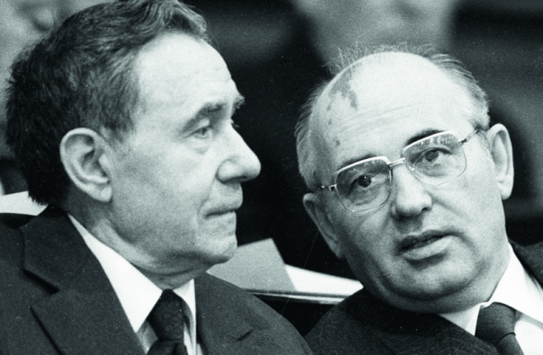 Как иуда Горбачев был избран генсеком. А ведь всё могло быть иначе