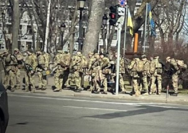 Дубинский: Зеленский специально устроил блокаду Верховной рады, чтобы не заканчивать войну