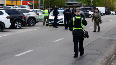 Полицейские бросили ребенка во время массового расстрела в Киеве