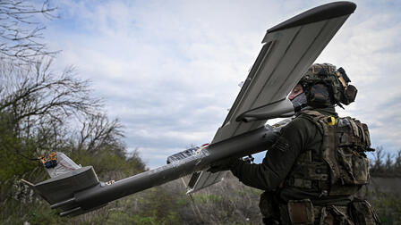 Расчеты дронов "Молния-2" уничтожают позиции ВСУ в Сумской области