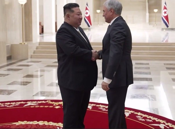 Министр обороны РФ Андрей Белоусов провел переговоры с Ким Чен Ыном и вручил ордена Мужества военнослужащим КНДР