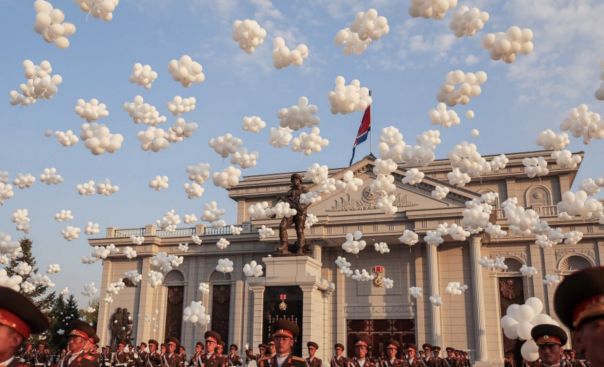 В Пхеньяне открыт Музей зарубежной военной операции. Это очень красиво