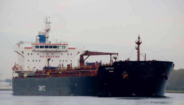 FT: в Великобританию плывёт последний танкер с авиатопливом из Персидского залива