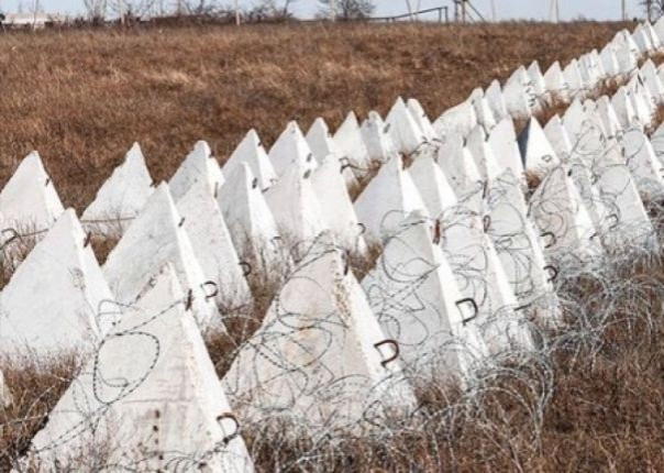 Замгубернатора Белгородской области и экс-губернатора Курской области обвинили в растрате и взятке на строительстве фортификаций