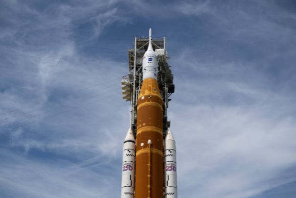 Почему новый полет американцев на Луну выглядит глупо