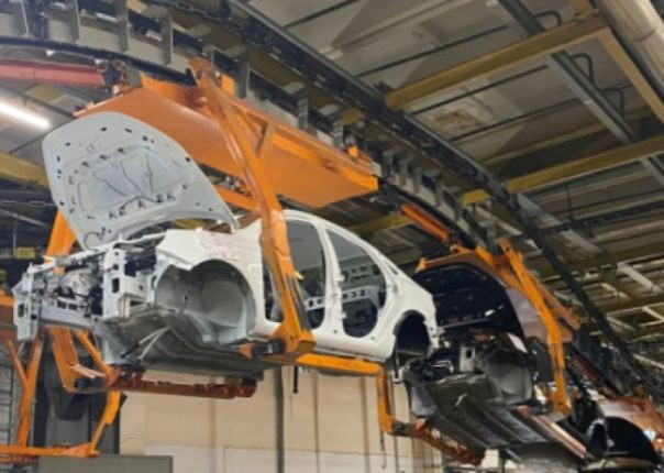 Утильсбор не помог: «АвтоВАЗ» останавливает производство и сокращает зарплаты из-за отсутствия спроса на «Лады»