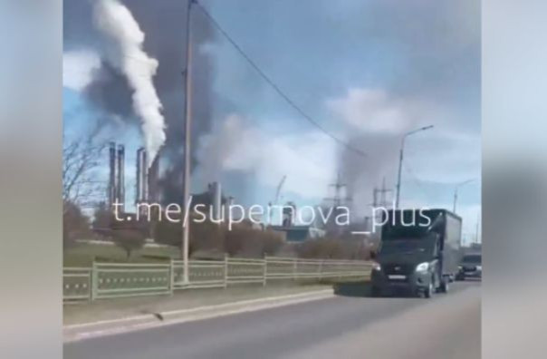 Украинские дроны-камикадзе нанесли удар по химзаводу «Апатит» в городе Череповец Вологодской области.