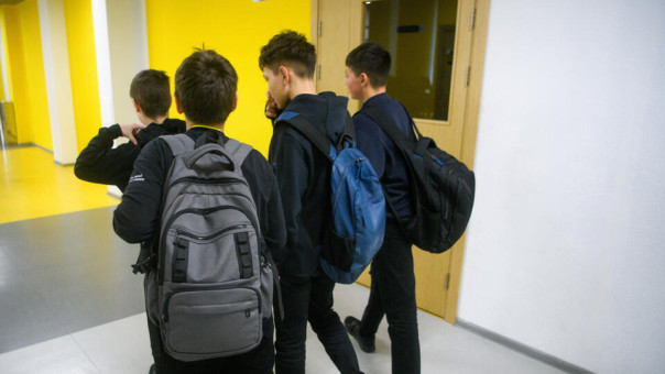 Школьникам в Латвии запретили говорить по-русски на переменах