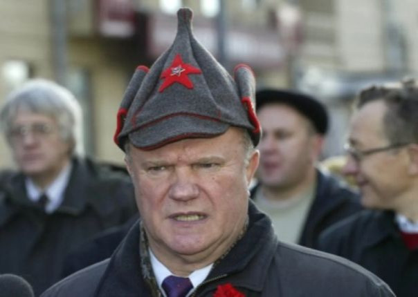 Зюганов штудирует Боню и пугает революцией. Кто на самом деле «раскачивает лодку»?