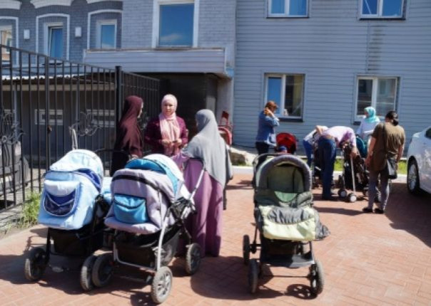 Мигрантам в РФ усложнят получение детского пособия