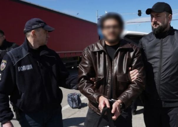 Из Эстонии экстрадировали организатора схемы продажи несуществующих авто для ВСУ, в афере фигурировал фонд Притулы