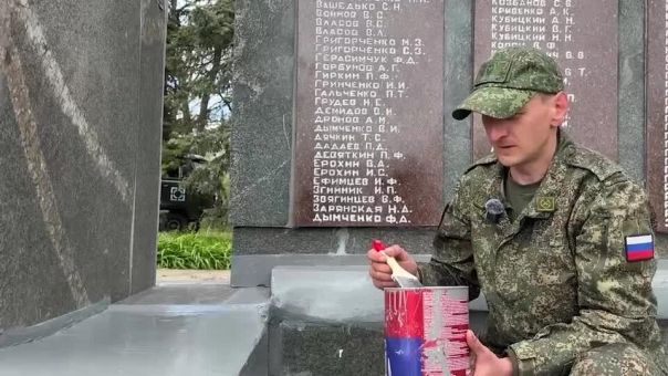 Бойцы восстановили более 80 памятников героям Великой Отечественной войны в ДНР