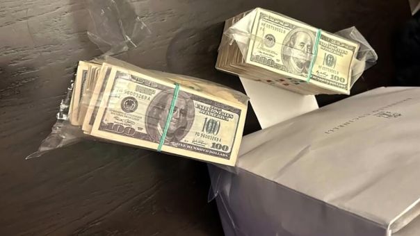 Москвичка получила пакет фальшивых купюр за колье стоимостью 10 млн