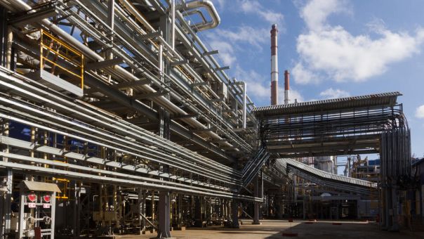 Пожар произошел на астраханском газоперерабатывающем заводе после атаки дронов