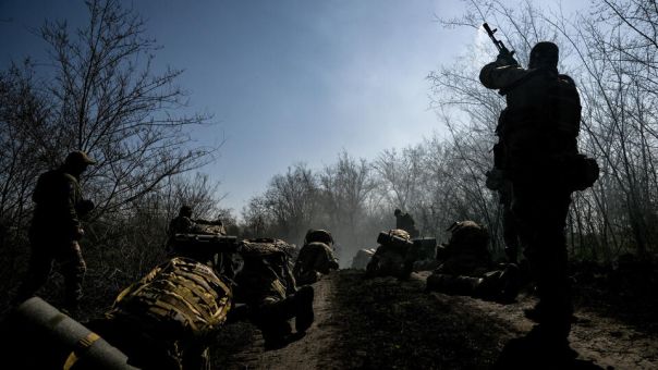 Украинские боевики при отступлении в ДНР расстреляли раненых сослуживцев