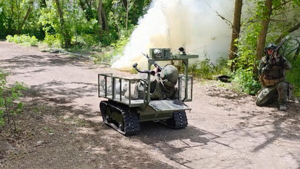 Военные учатся штурмовать позиции ВСУ с применением роботов