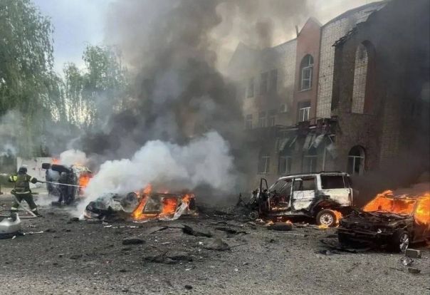 В Белгороде девять человек ранены при ударе БПЛА по жилому дому, в Белгородской области при атаке дронов ранены шесть человек