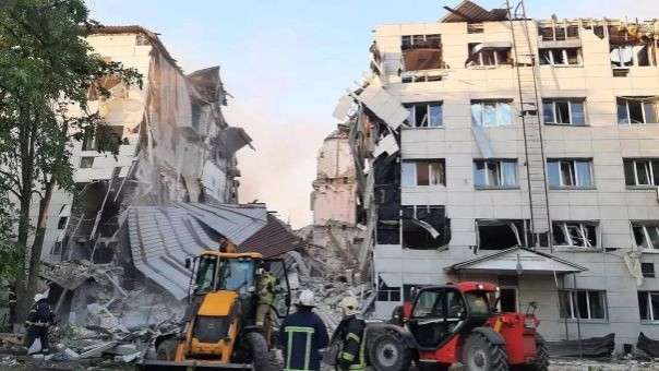 В ЛНР более 30 человек пострадали при ударе ВСУ по колледжу