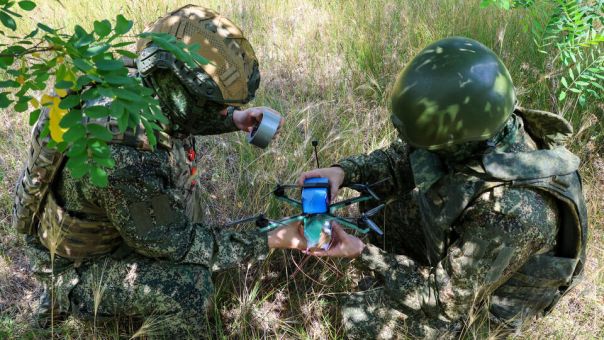 Российские военные бьют по врагу его же средствами в Константиновке