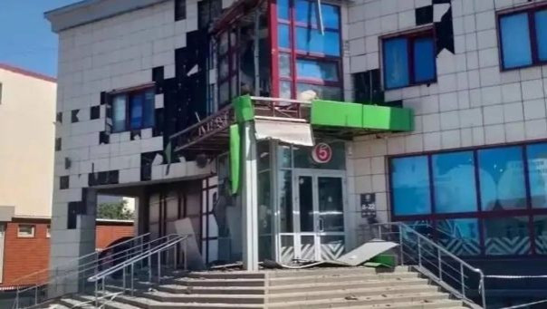 5 человек, включая двух детей, пострадали при атаке в Белгородской области. Бизнес-центр в Краснодаре получил серьезные повреждения из-за атаки ВСУ.