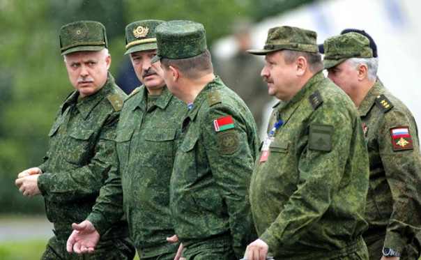 Эндрю Корыбко: Лукашенко ждет горячая неделя. Путина тоже. Пришло время трудных решений