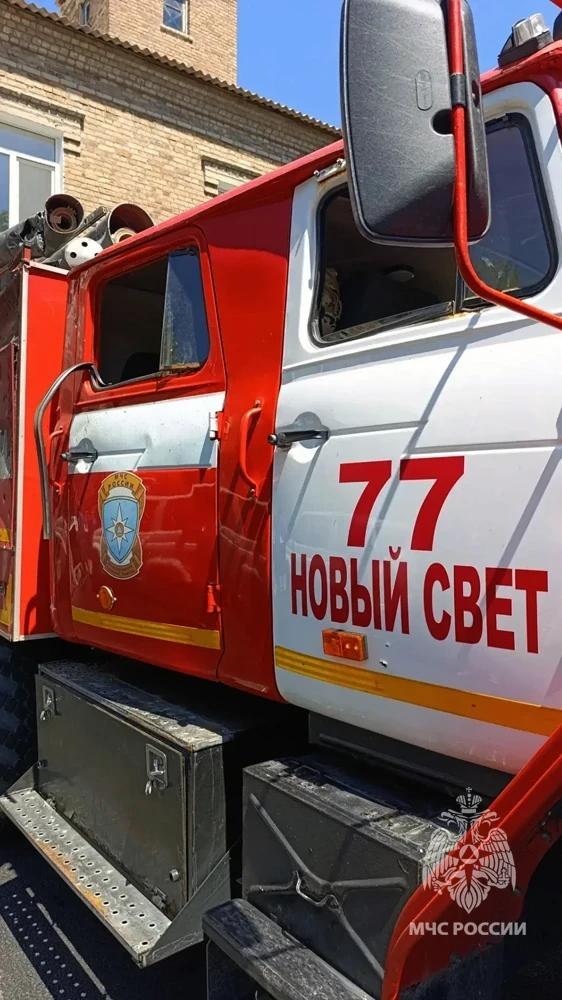 В Донецке из-за атаки БПЛА сгорели 22 фуры, разрушен мост на трассе Мариуполь-Донецк, атакован автомобиль МЧС России
