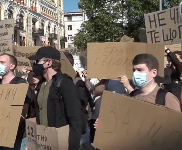 Запад в украинском жабогадюкинге занял сторону террориста