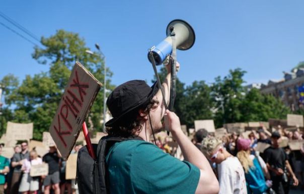 В Киеве продолжаются митинги против отставки Федорова с поста главы МО