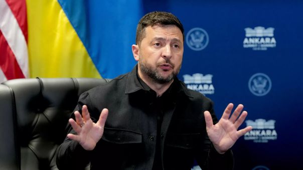 Зеленский заявил дипломатам, что постарается принудить Россию к миру до зимы