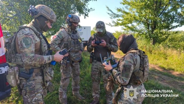 Рэмбо вышел на тропу войны: украинец расстрелял полицаев и сбежал в лес, идёт спецоперация