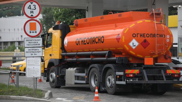 Запрет на экспорт бензина и дизеля продлили в России
