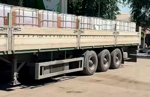 Водитель фуры выкачал весь бензин с заправки и уехал: Топливо потом продавали нелегально по 200 руб. за литр