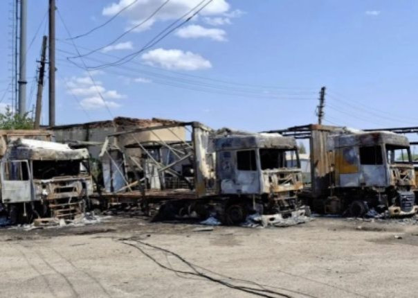 В Луганске украинские БПЛА атаковали стоянку грузовиков, которые перевозят продукты